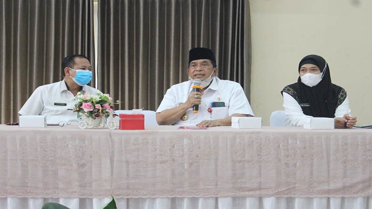 Wakil Bupati Purbalingga Sudono (tengah) membuka Rapat Koordinasi Evaluasi dan Tindak Lanjut Pelaksanaan Audit Kasus Stunting Tingkat Kabupaten Purbalingga, Rabu (14/12/2022). ANTARA/HO-Humpro Setda Purbalingga