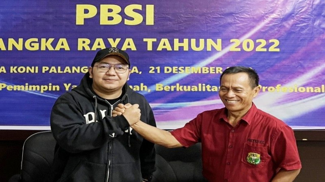 Dokumentasi- Ketua PBSI Palangka Raya Rachmani Arief (kiri). (ANTARA/Dokumentasi Pribadi)