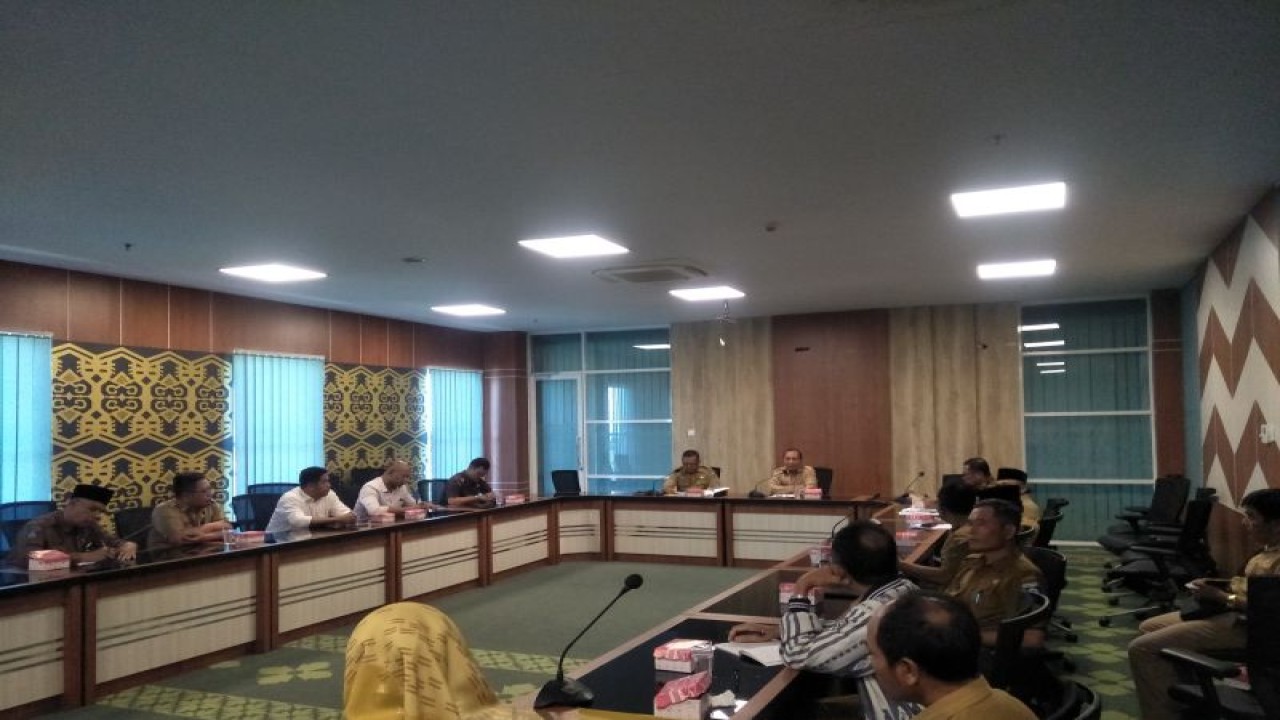 Rapat koordinasi peningkatan pengawasan pupuk bersubsidi yang digelar Dinas Pertanian Lombok Tengah, NTB di kantor Bupati Lombok Tengah, Senin (12/12/2022). ANTARA/Akhyar