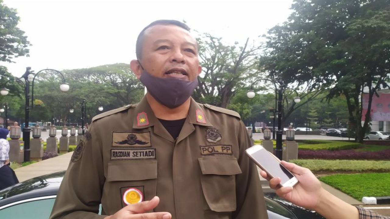 Kepala Satpol PP Kota Bandung Rasdian Setiadi. (ANTARA/Bagus Ahmad Rizaldi)