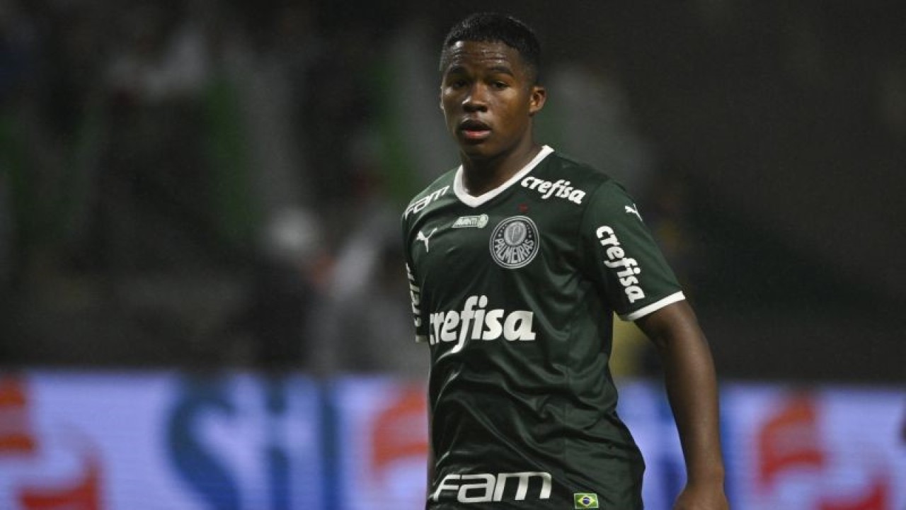 Penyerang muda Palmeiras Endrick saat bermain dalam pertandingan Brazilian Championship lawan Fortaleza di stadion Allianz Parque, Sao Paulo, Brazil pada 2 November 2022. ANTARA/AFP/NELSON ALMEIDA