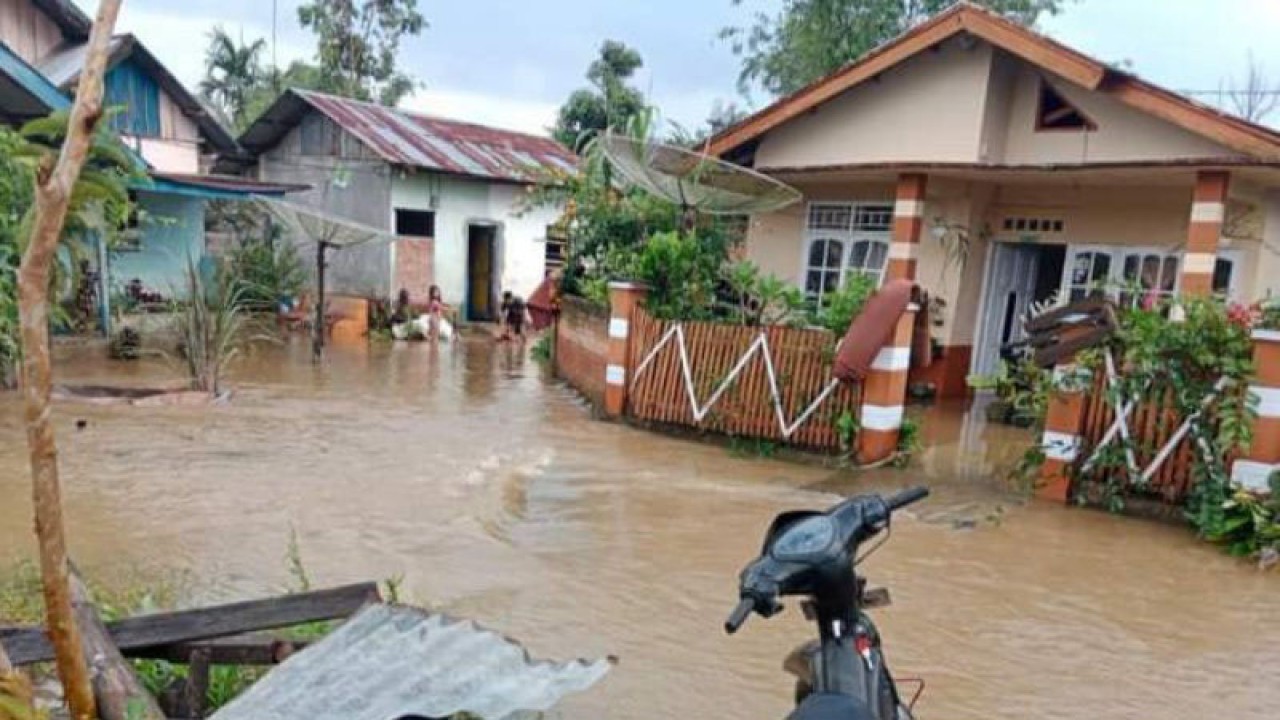 Banjir yang melanda Kelurahan Dusun Curup, Kecamatan Curup Utara, Kabupaten Rejang Lebong pada awal September 2022 lalu. dok.ANTARA