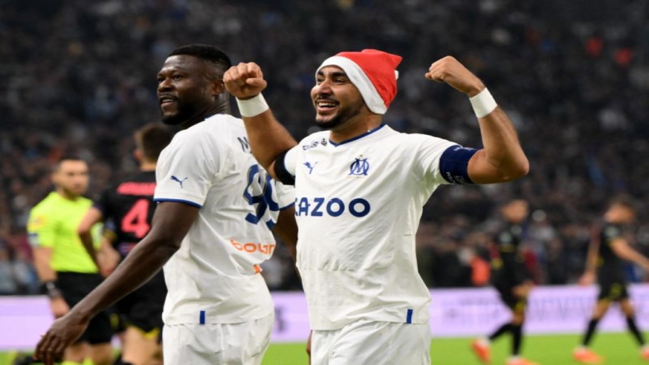Gelandang Marseille Dimitri Payet usai mencetak gol dalam pertandingan Liga Prancis antara Olympique de Marseille dan Toulouse FC di Stadion Velodrome di Marseille pada 29 Desember 2022. (Photo by Nicolas TUCAT / AFP) (AFP/NICOLAS TUCAT)