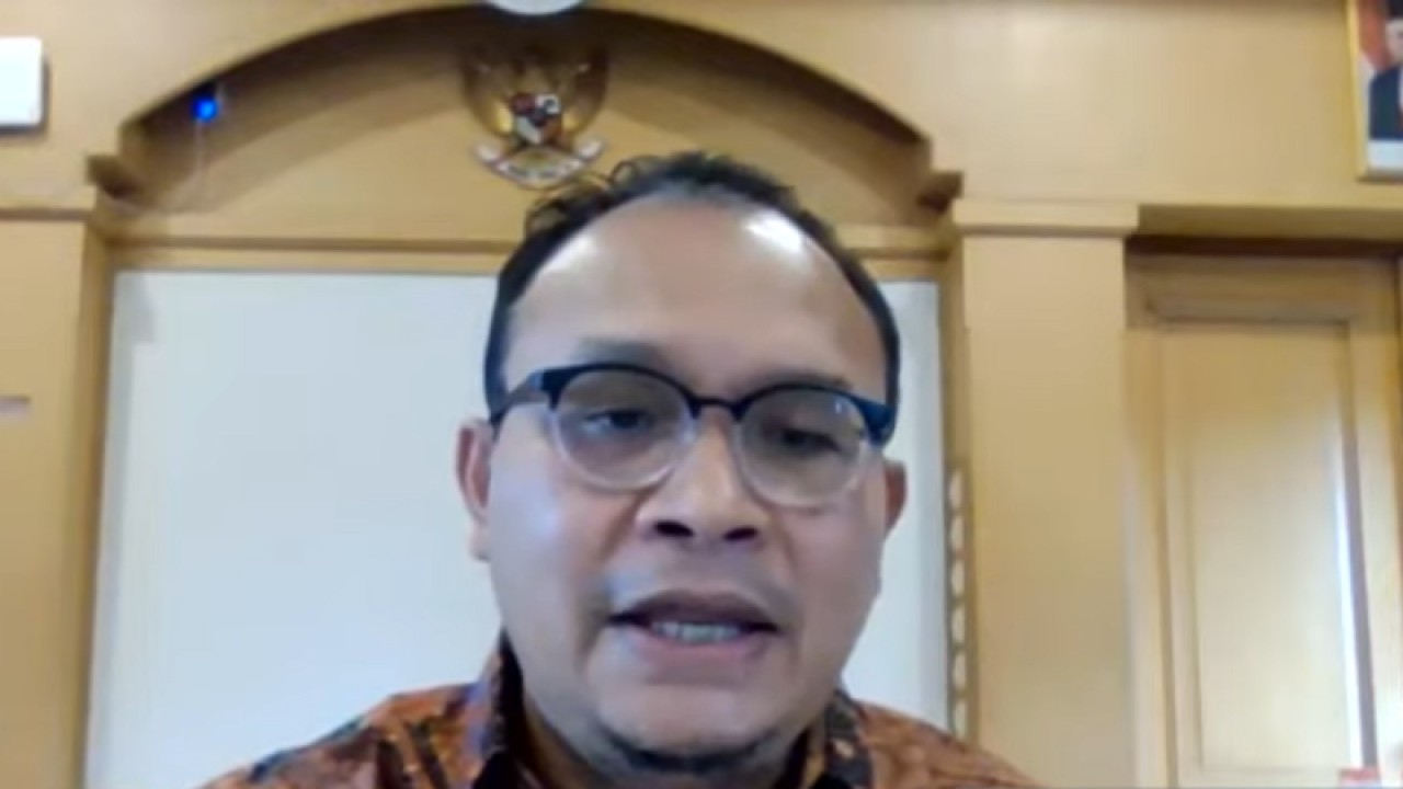 Tangkapan layar Anggota Ombudsman RI Robert Na Endi Jaweng dalam konferensi pers virtual diikuti dari Jakarta, Kamis (1/12/2022) (ANTARA/Prisca Triferna)