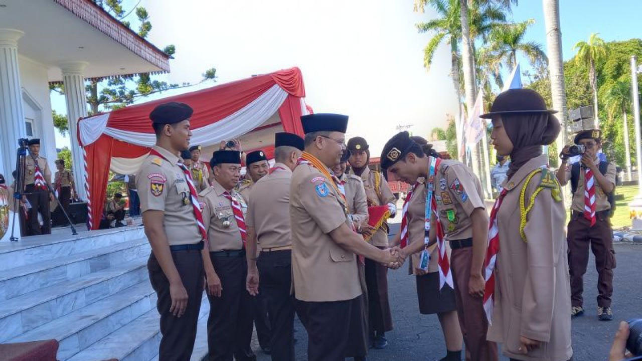 Gubernur Bengkulu Rohidin Mersyah saat membuka Kemah Bela Negara. ANTARA/Anggi Mayasari