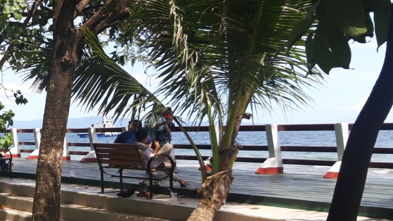 Ruang publik Taman Nukila di Kota Ternate, Malut. ANTARA/Abdul Fatah