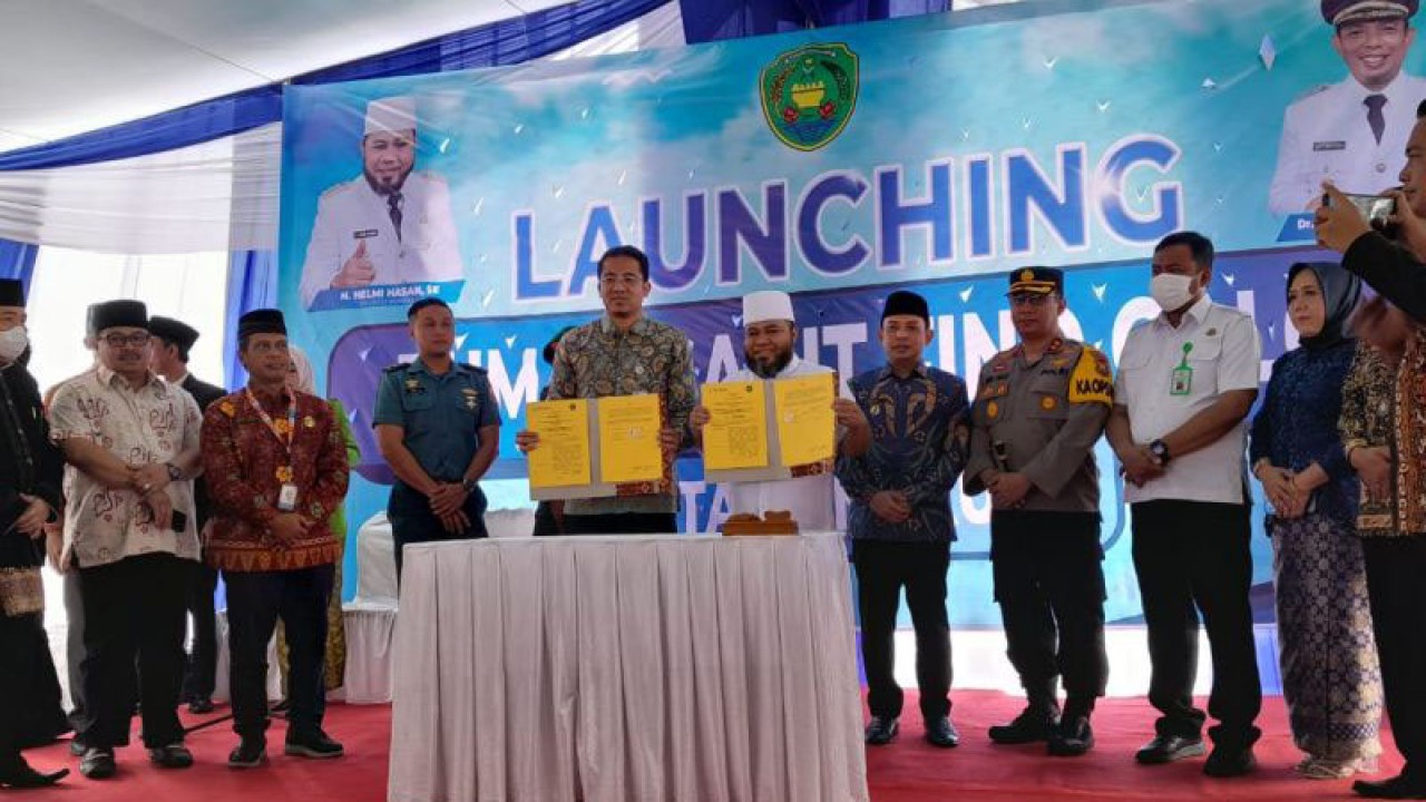 Walikota Kota Bengkulu Helmi Hasan saat meresmikan Rumah Sakit Perempuan dan Ibu 'Tino Galo'. ANTARA/Anggi Mayasari