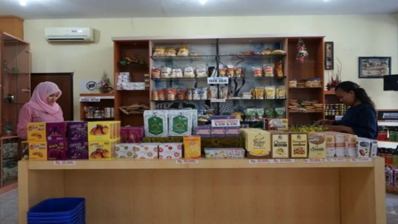 Salah satu UMKM produsen minuman berpemanis dalam kemasan (MBDK) di Kota Surabaya. (ANTARA/HO-Robby-Potas)