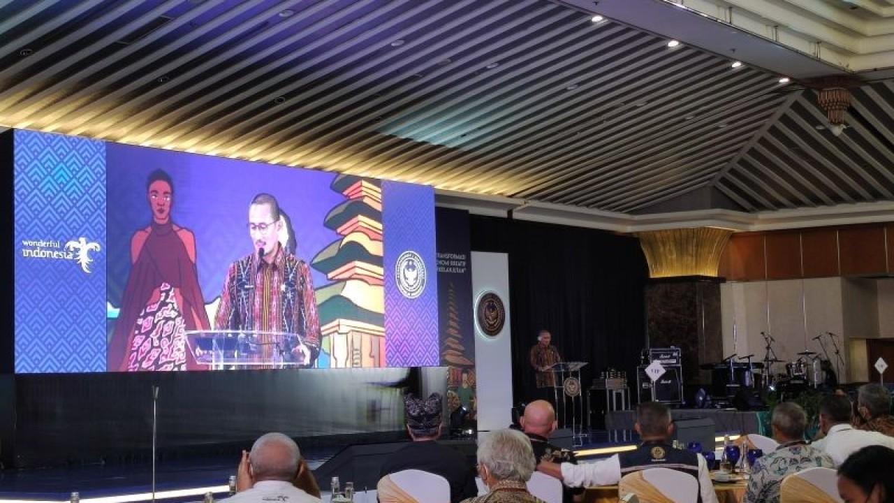 Menparekraf Sandiaga Uno dalam Rapat Koordinasi Nasional (Rakornas) Kemenparekraf/Baparekraf bertema "Transformasi Pariwisata dan Ekonomi Kreatif yang Inklusif dan Berkelanjutan" di Jakarta, Kamis (15/12/2022). (ANTARA/Ade Irma Junida)