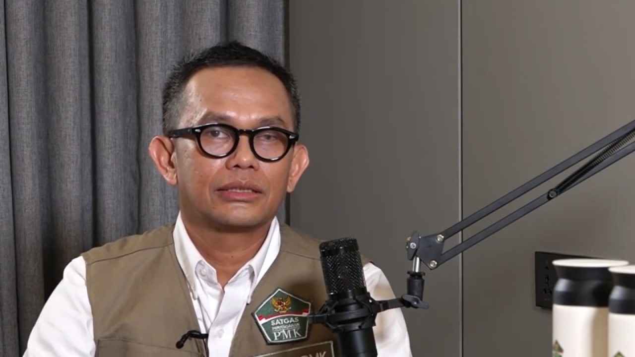 Tangkapan layar Koordinator Data, IT, dan Komunikasi Publik Satgas Penyakit Mulut dan Kuku (PMK) Abdul Muhari dalam diskusi mengenai Pentingnya Data dan Komunikasi dalam Penanganan PMK di Indonesia yang diikuti secara daring di Jakarta, Rabu (21/12/2022) (ANTARA/Fitra Ashari)