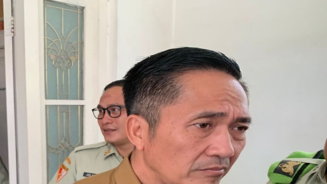 Sekretaris Daerah (Sekda) Kota Palembang Ratu Dewa di Palembang, Senin (5/12/22). (ANTARA/Ahmad Rafli Baiduri)