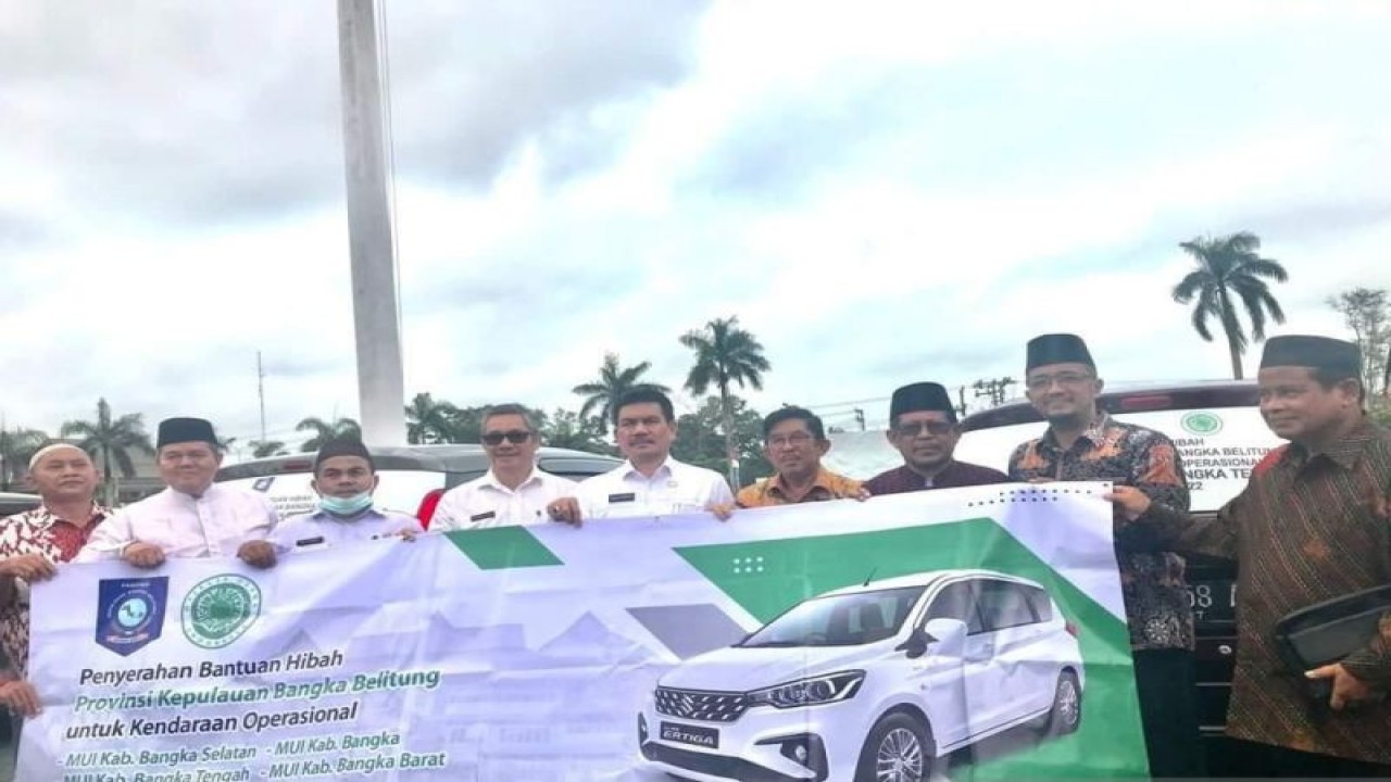Sekda Kepulauan Bangka Belitung Naziarto saat menghadiri kegiatan penyerahan mobil operasional MUI untuk kabupaten/kota se-Provinsi Bangka Belitung di Pangkalpinang, Rabu (28/12/2022).  ANTARA/Aprionis