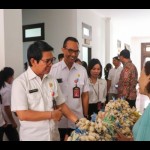 Sekda Adi Arnawa meninjau produk UMKM yang mengikuti Badung Promo Tani. ANTARA/HO-Pemkab Badung-1672301643