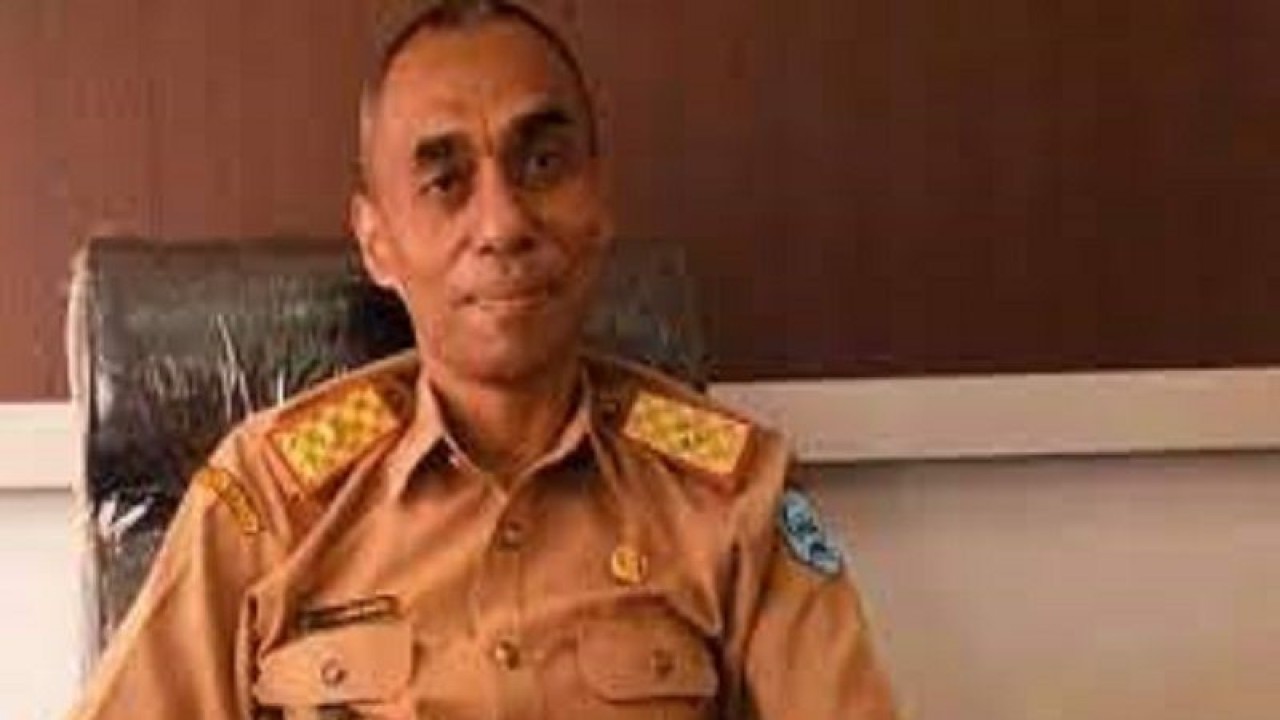 Sekda Buton Tengah Konstatinus Bukide. (ANTARA/Azis Senong)