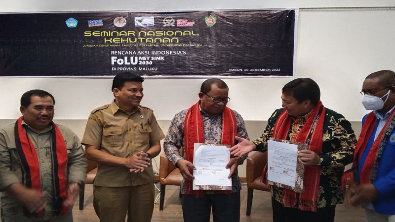Seminar nasional Rencana aksi Indonesia FoLU Net Sink 2030 yang dilaksanakan Jurusan Kehutanan Fakultas Pertanian Univeritas Pattimura Ambon, Selasa (20/12/2022). ANTARA/Penina F Mayaut.