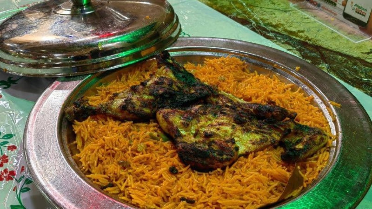 Seporsi majboos, menu nasi-nasian yang menjadi salah satu hidangan nasional Qatar. (ANTARA/Gilang Galiartha)