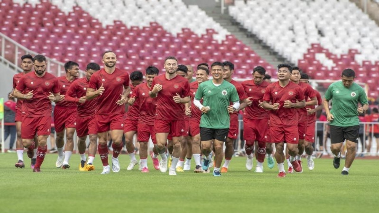 Ilustrasi - Timnas Indonesia melakukan sesi latihan jelang Piala AFF 2022 di Stadion Utama Gelora Bung Karno, Jakarta, Selasa (20/12/2022). ANTARA FOTO/Muhammad Adimaja/aww.