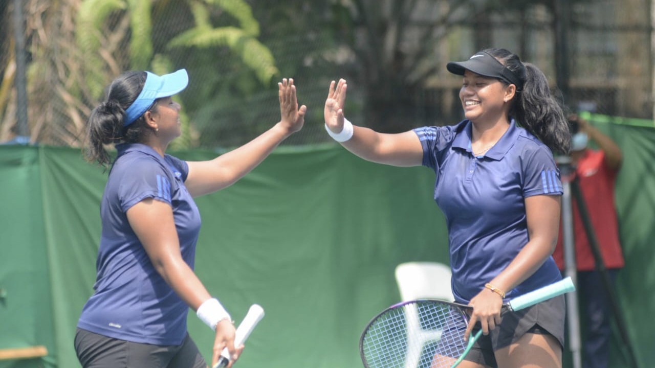 Si kembar Ana dan Ani