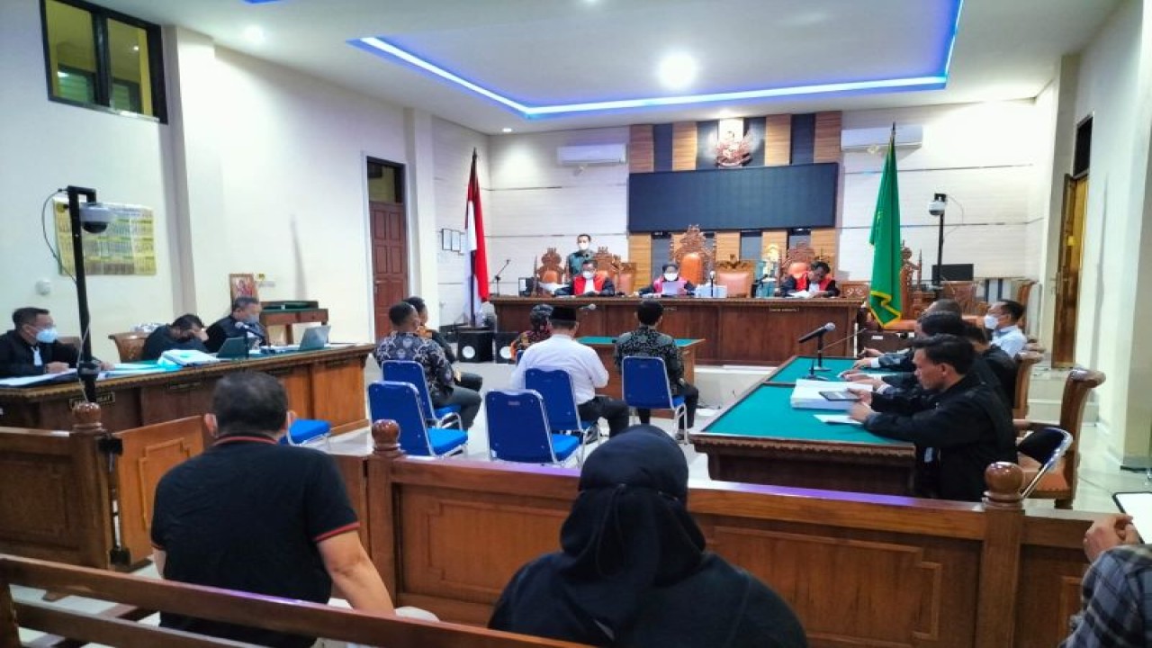 Sidang kasus suap penerimaan mahasiswa baru Universitas Lampung di Pengadilan Tipikor Tanjungkarang, Bandarlampung, Rabu. (ANTARA/Riadi Gunawana)