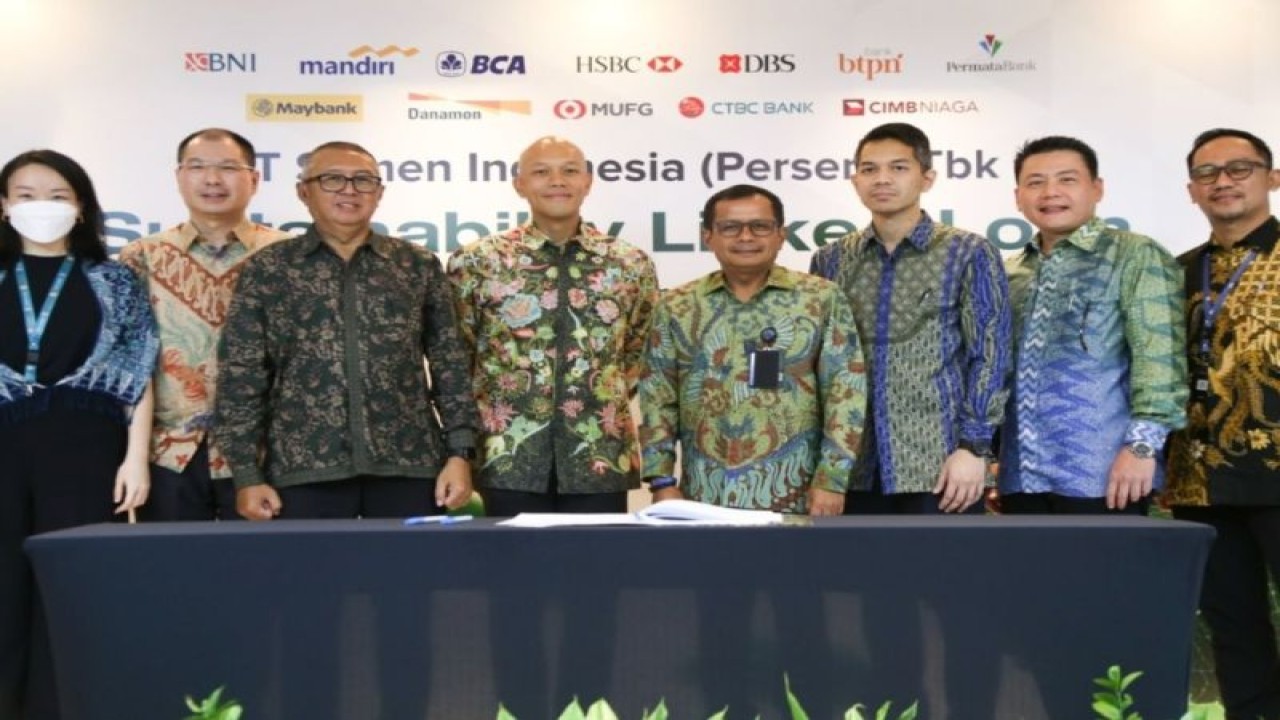SIG dan SBI melakukan penandatanganan Perjanjian Kredit Sindikasi Sustainability Linked Loan (SLL) dengan 12 bank sebagai kreditur yang merupakan salah satu program untuk mewujudkan komitmen terhadap implementasi prinsip ESG di Jakarta, Senin (19/12/2022). (ANTARA/HO-SIG)
