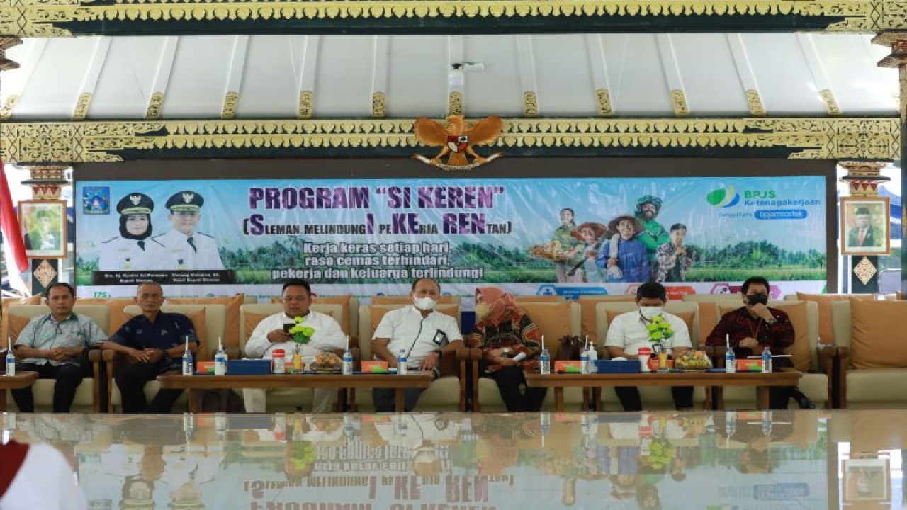 Acara peluncuran Program Si Keren untuk membantu kelompok pekerja rentan di Kabupaten Sleman, Daerah Istimewa Yogyakarta, Rabu (28/12/22). (ANTARA/HO-Disnaker Kabupaten Sleman)