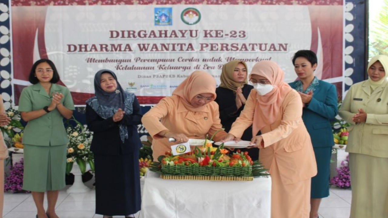 Peringatan Hari Ulang Tahun Dharma Wanita Persatuan ke-23 Kabupaten Sleman, Selasa (20/12/22). ANTARA/HO-Diskominfo Sleman