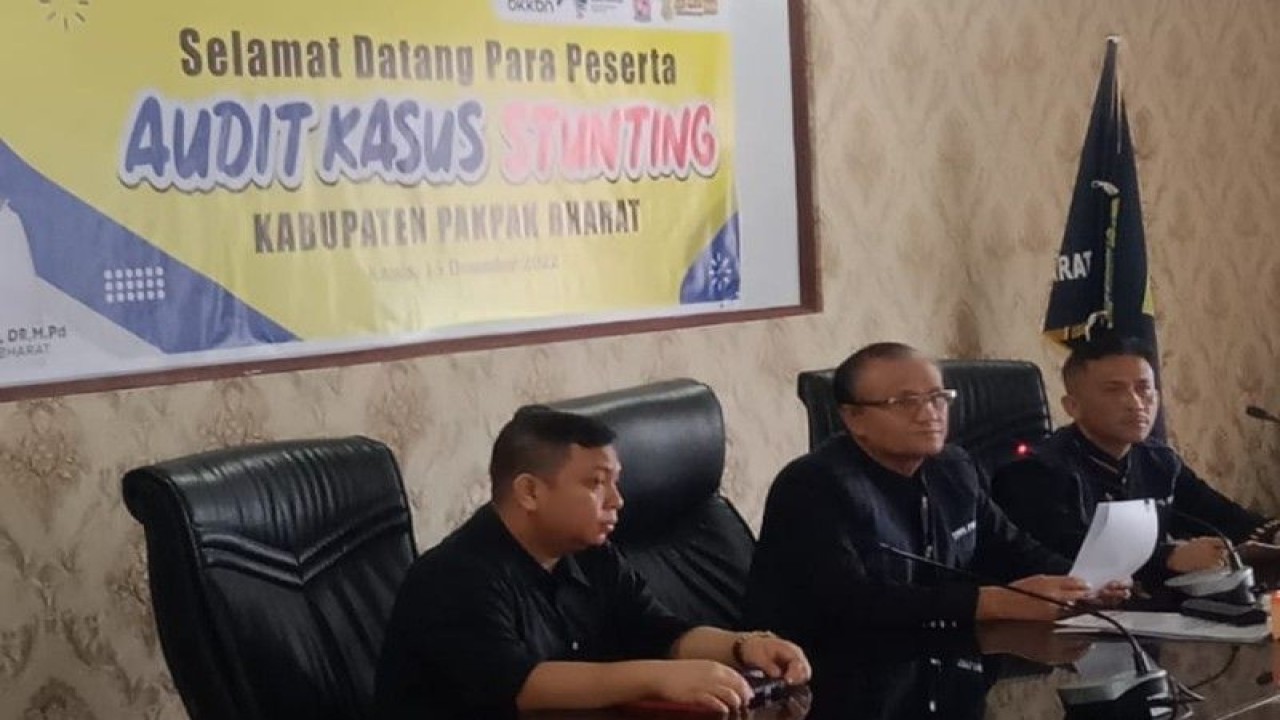 Wakil Bupati Pakpak Bharat Mutsyohito Solin (tengah) membuka kegiatan audit stunting. (ANTARA/HO)