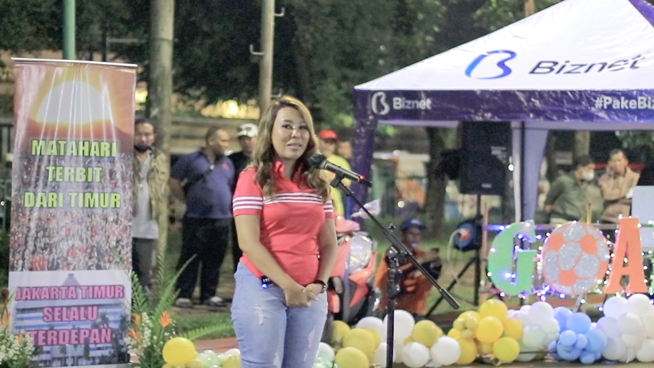 Anggota Komisi VI DPR RI dari Fraksi PDI Perjuangan, Sondang Tampubolon  saat memberikan sambutan di acara silaturahmi Forkopimko sambil Nobar Piala Dunia 2022.