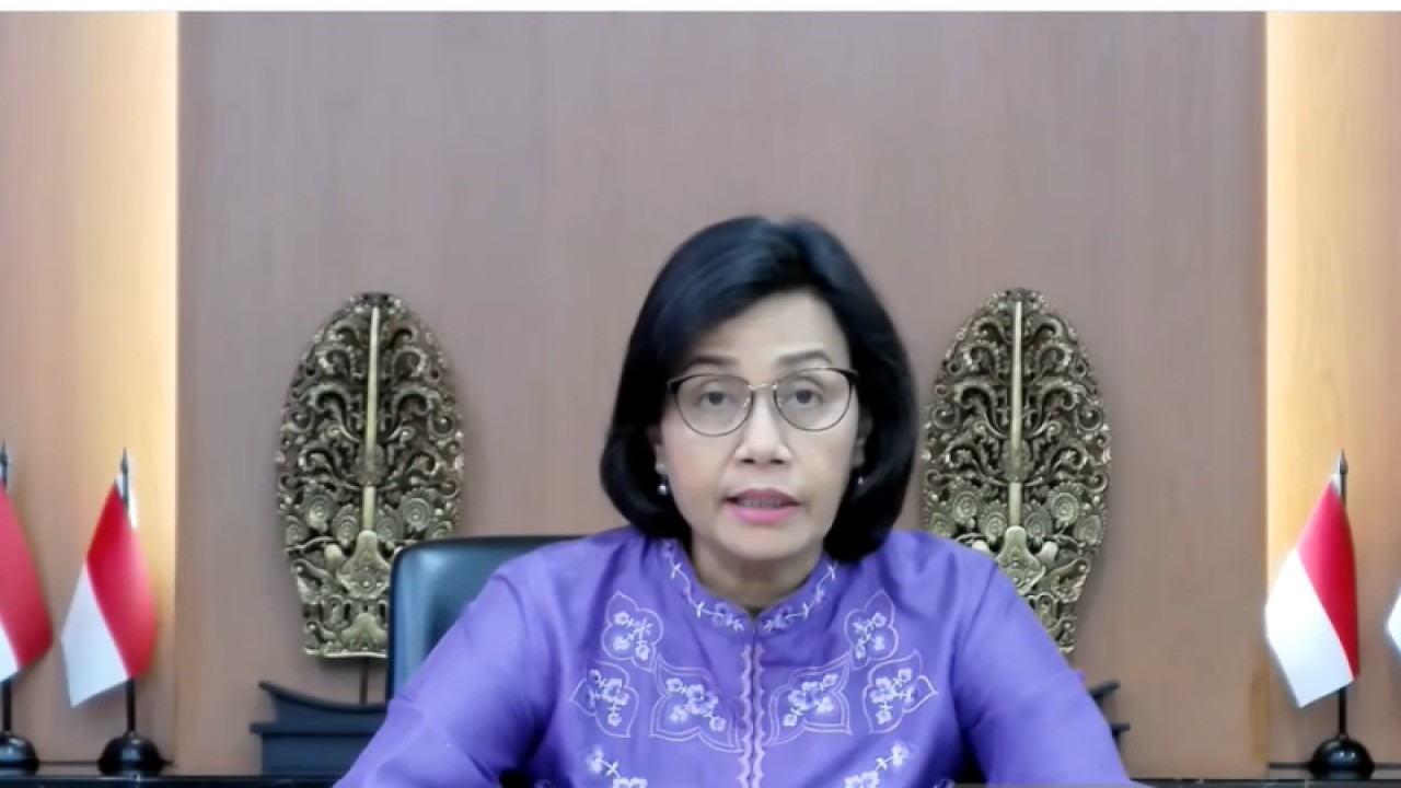 Menteri Keuangan (Menkeu) Sri Mulyani dalam konferensi pers "APBN KITA Desember 2022" secara daring di Jakarta, Selasa (20/12/2022). (ANTARA/Agatha Olivia Victoria)