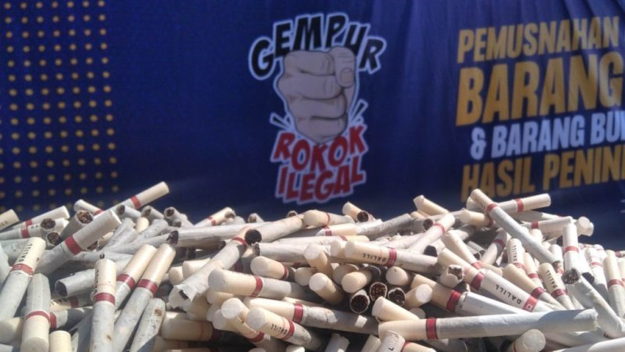 Ilustrasi: Rokok ilegal hasil penindakan tim Kantor Pengawasan dan Pelayanan Bea dan Cukai (KPPBC) Tipe Madya Cukai Kudus, Jawa Tengah. (ANTARA/Akhmad Nazaruddin Lathif)