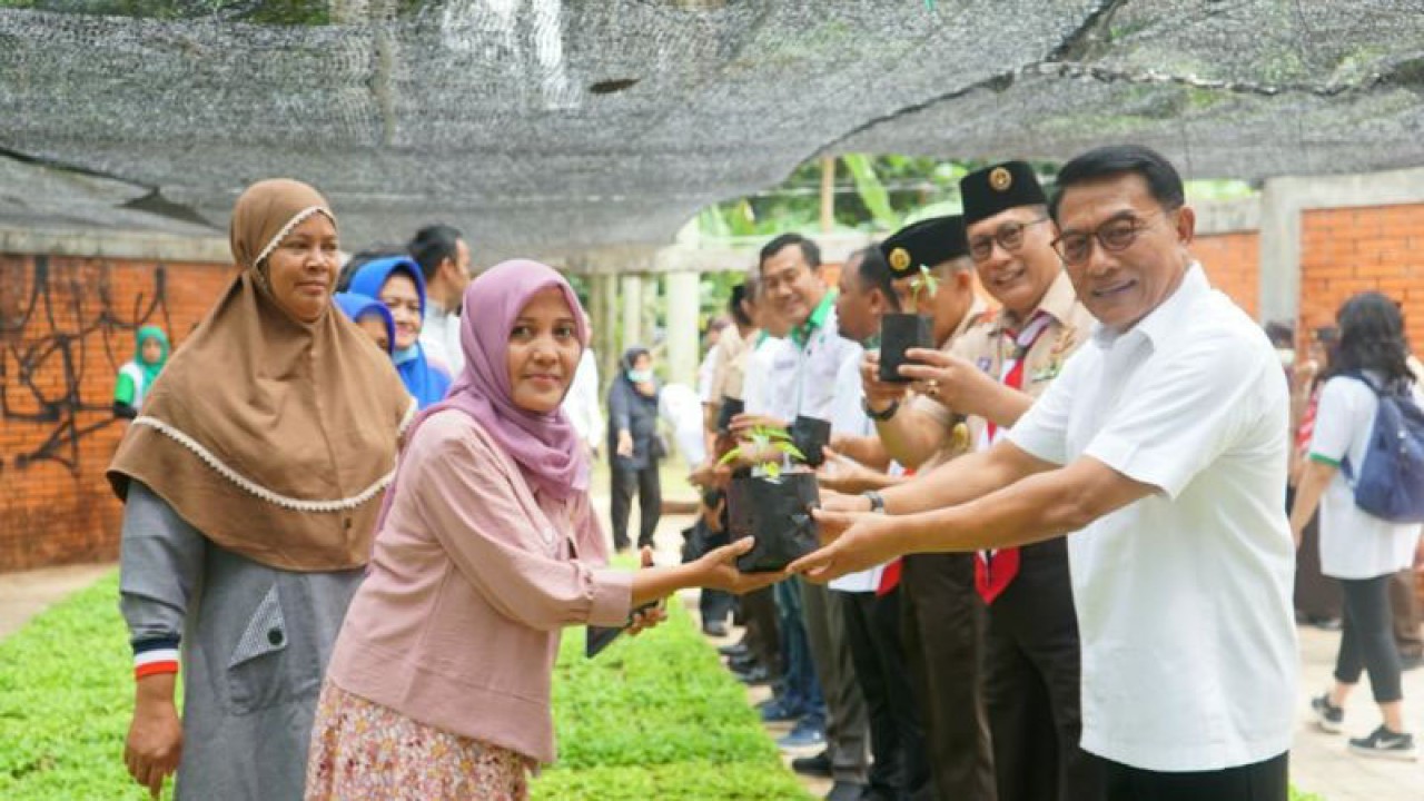 Kepala Staf Kepresidenan Moeldoko (kanan) saat membuka Pelatihan Pertanian dan Perikanan di Graha Wisata Buperta Cibubur, Jakarta Timur, Kamis (22/12). (ANTARA/HO-Kantor Staf Presiden)