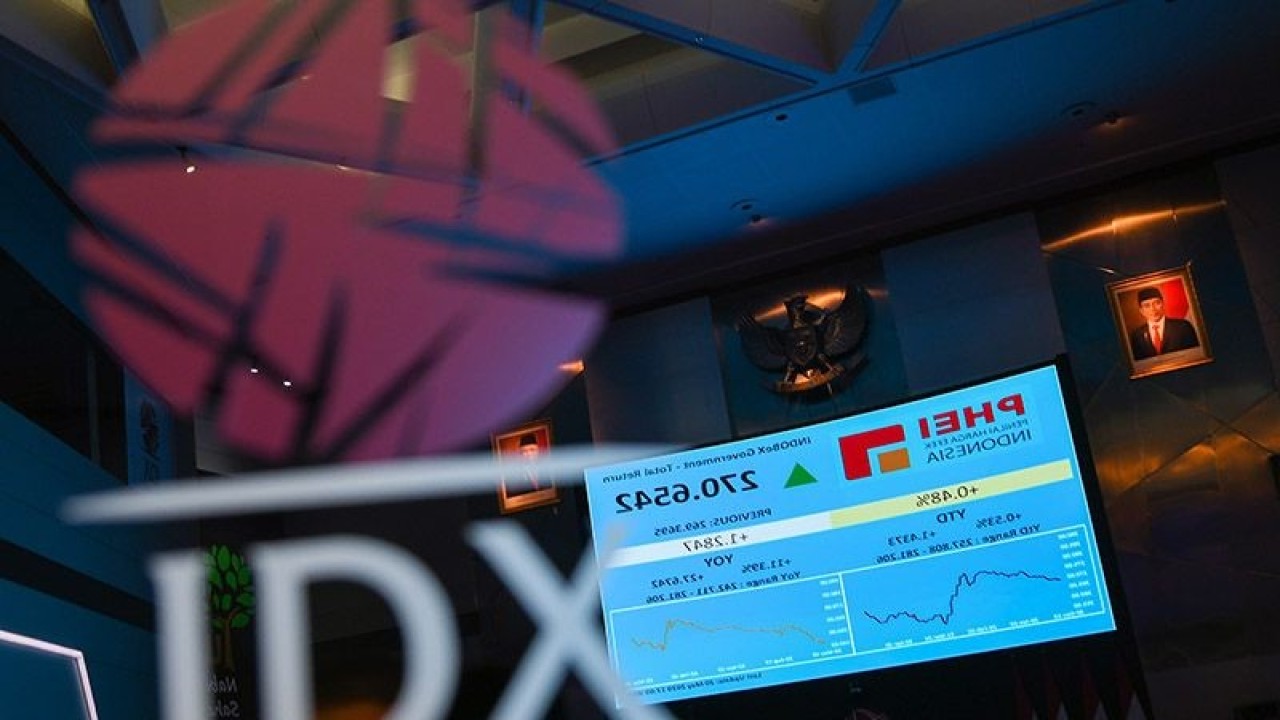 Ilustrasi: Layar menampilkan pergerakan Indeks Harga Saham Gabungan (IHSG) saat dibukanya perdagangan saham di gedung Bursa Efek Indonesia, Jakarta. ANTARA FOTO/M Risyal Hidayat/foc. (ANTARA FOTO/M RISYAL HIDAYAT)