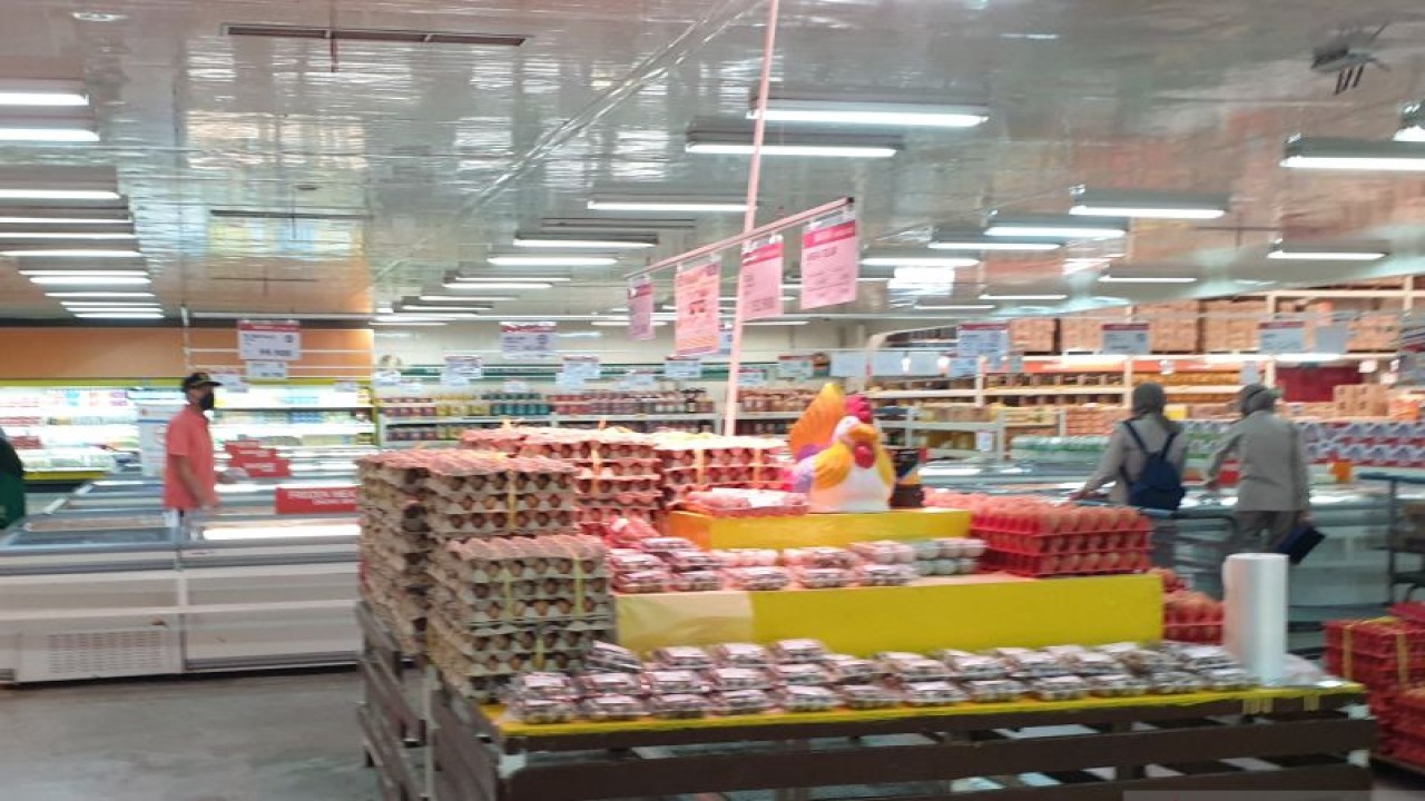 Ilustrasi - Stok sembako di pasar swalayan Palembang. (ANTARA/Yudi Abdullah/22)