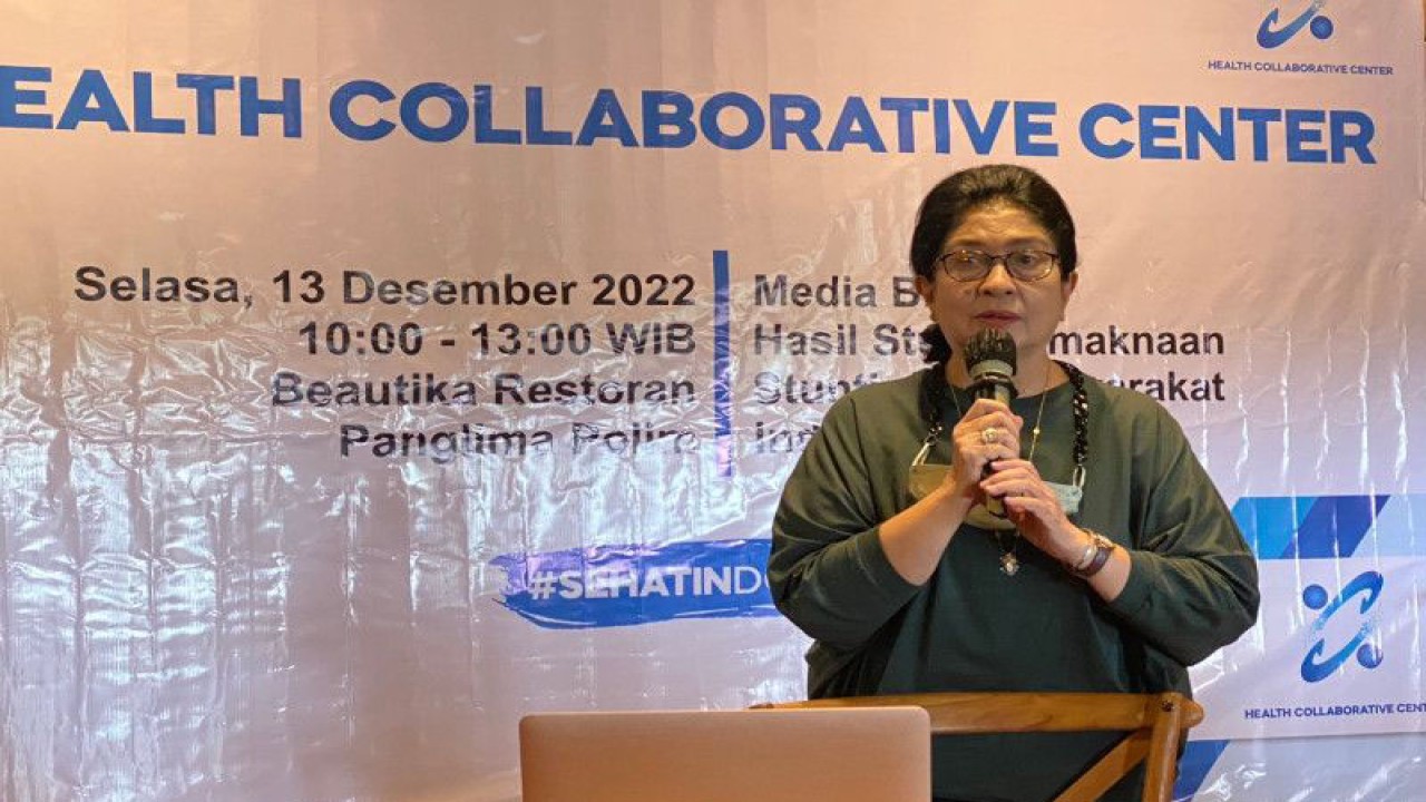 Menteri Kesehatan RI periode 2014-2019 Nila F Moeloek dalam Media Briefing Pemahaman Stunting yang diikuti di Jakarta, Selasa (13/12/2022). (ANTARA/Hreeloita Dharma Shanti)