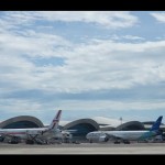Suasana aktivitas di Bandara Internasioanl Sultan Hasanuddin jelang Natal di Bandara Internasional Sultan Hasanuddin, Makassar. Antara/ Suriani Mappong-1671508732