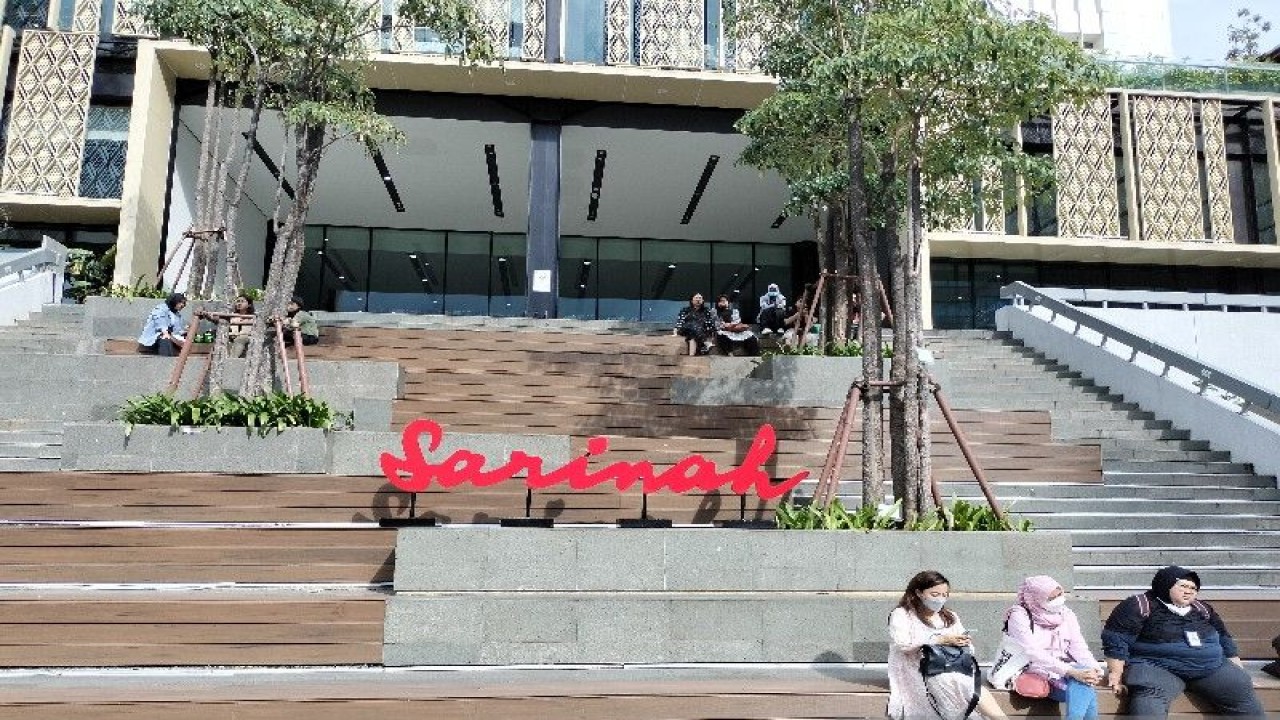Suasana anjungan Sarinah di Jakarta, Kamis (29/12/2022). ANTARA/Aji Cakti