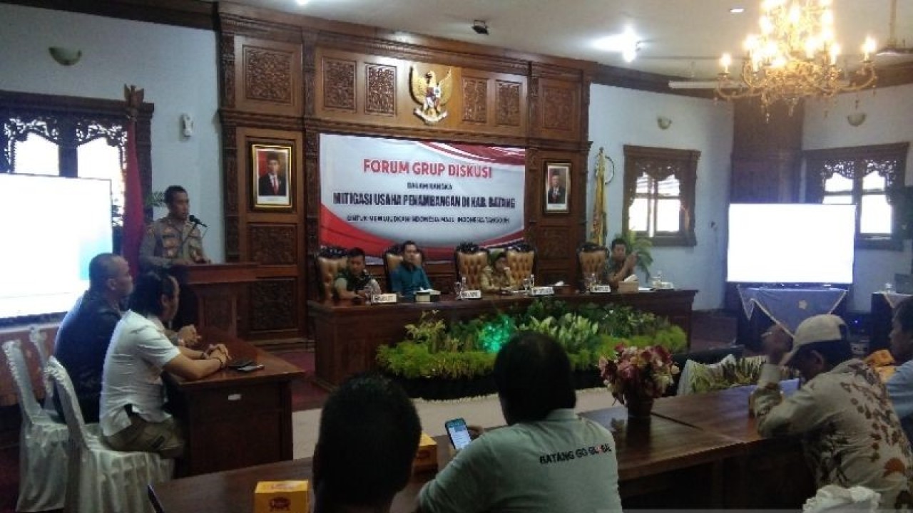 Suasana forum grup diskusi soal "Mitigasi Usaha Penambangan" di Kabupaten Batang, Jawa Tengah, Selasa (13/12/2022). ANTARA/Kutnadi.