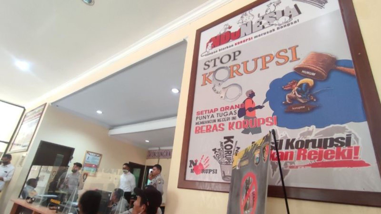 Suasana pelayanan di kantor SPKT Polda Sulsel Jalan Perintis Kemerdekaan Makassar, Sulawesi Selatan. ANTARA/Darwin Fatir.