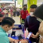 Suasana pelayanan penumpang di Stasiun Gambir Jakarta pada masa Angkutan Natal dan Tahun Baru 2022/2023. (PT KAI)-1672385587