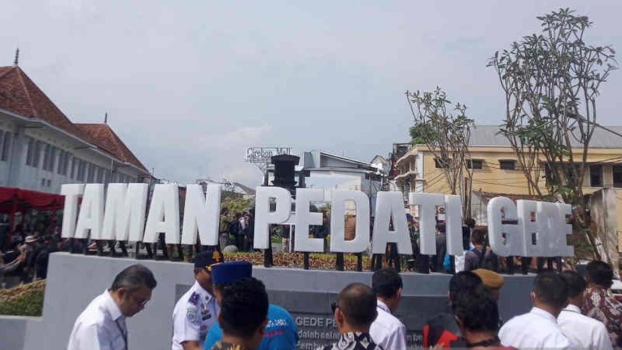 Suasana peresmian Taman Pedati Gede Kota Cirebon, Jawa Barat, Senin (12/12/2022). (ANTARA/Khaerul Izan)