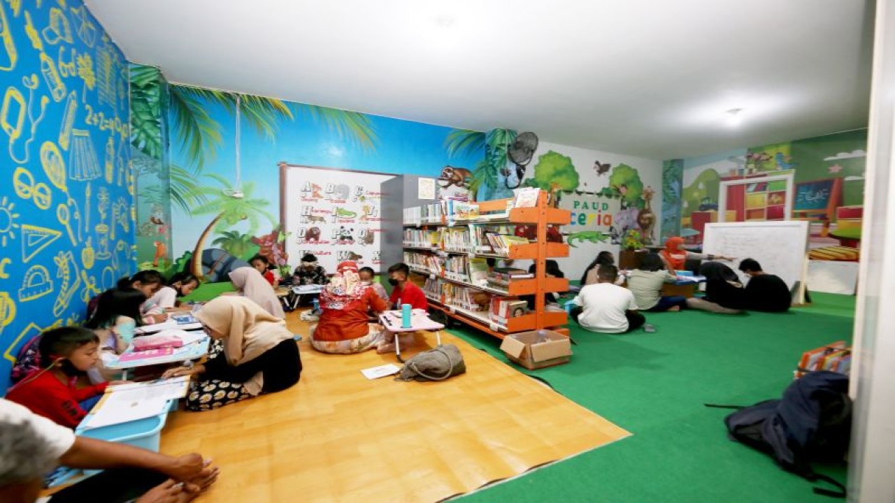 Program "Ayo Sinau Bareng" di Kota Surabaya (ANTARA/HO-Diskominfo Surabaya)