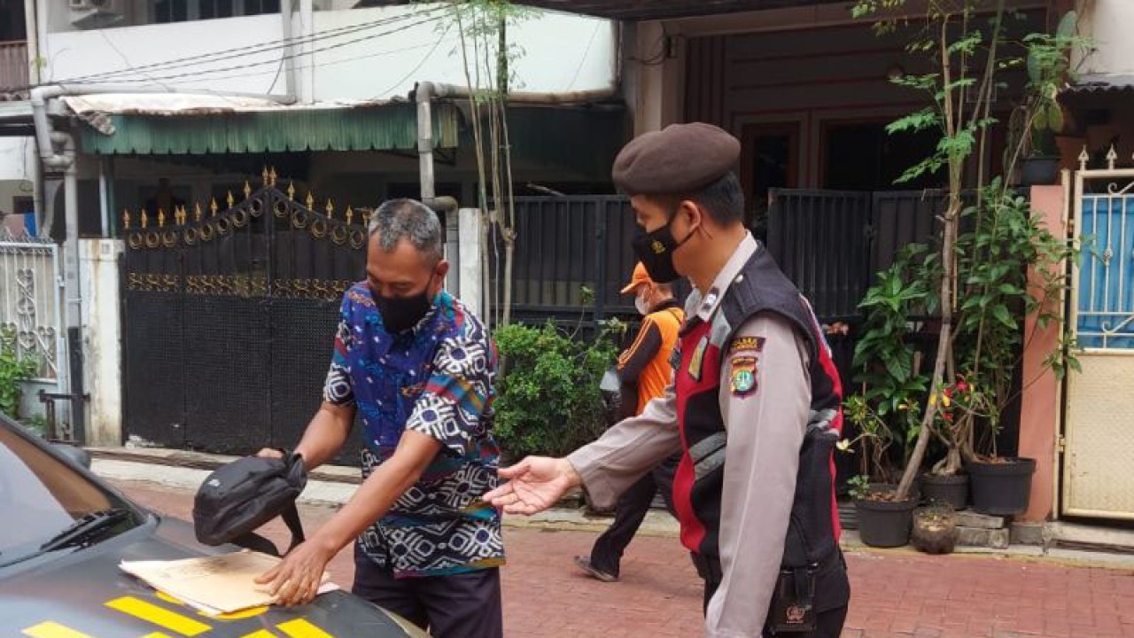 Penjagaan di Polsek Tambora, Jakarta Barat, Rabu (7/12/2022). ANTARA / HO-Polsek Tambora