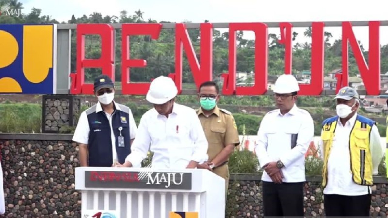 Tangkapan layar - Presiden Joko Widodo meresmikan Bendungan Ciawi di Kabupaten Bogor, Jawa Barat, Jumat (23/12/2022). (ANTARA/Desca Lidya Natalia)