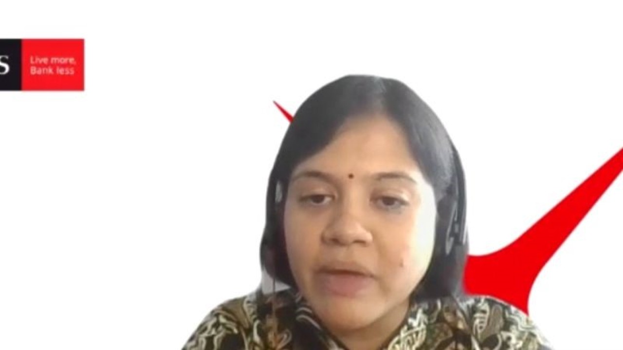 Tangkapan layar Senior Economist DBS Group Radhika Rao dalam Group Interview yang dipantau di Jakarta, Selasa (6/12/2022). ANTARA/Sanya Dinda