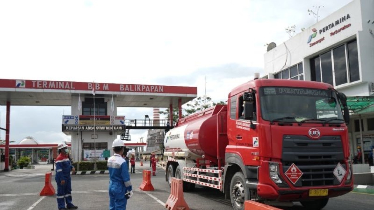Terminal BBM Balikpapan di lingkungan Kilang Pertamina di Jalan Yos Sudarso. (AANTARA/novi abdi)