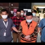 Tersangka mantan Kepala Kanwil BPN Provinsi Riau M. Syahrir (rompi jingga) di Gedung Merah Putih KPK, Jakarta, Kamis (1/12/2022). ANTARA/Benardy Ferdiansyah.-1670912920