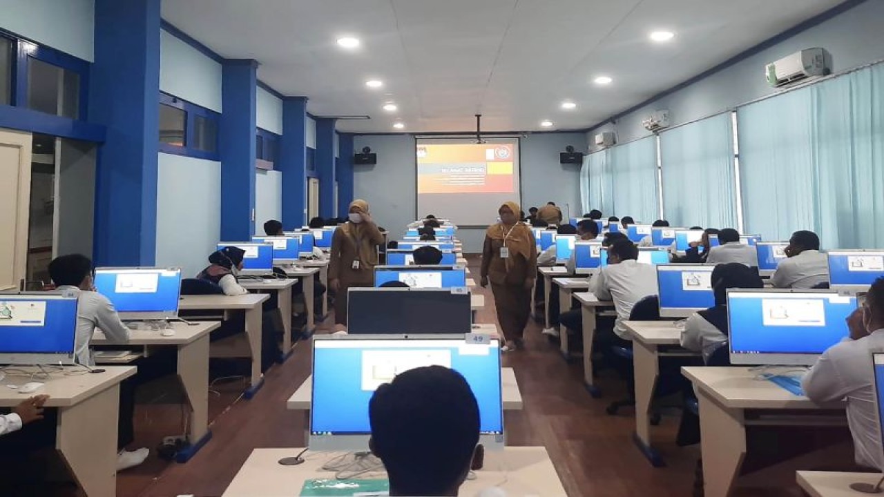 Pelaksanaan tes tulis seleksi anggota PPK untuk wilayah Kabupaten Malang, Jawa Timur, Selasa (6/12/2022). (ANTARA/HO-KPU Kabupaten Malang)