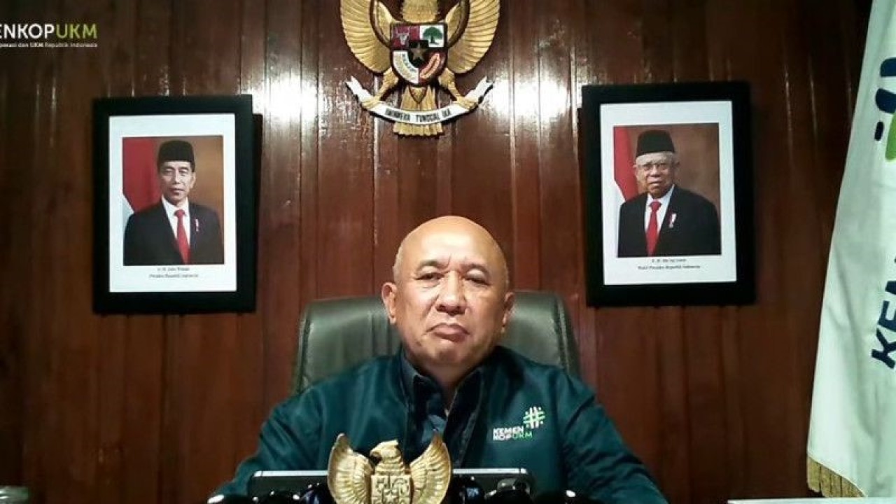 Menteri Koperasi dan UKM, Teten Masduki saat memberikan sambutan dalam acara Kompetisi Pusat Layanan Usaha Terpadu (PLUT) KUMKM 2022 yang diselenggarakan di Jakarta, Senin (12/12/2022). ANTARA/Adimas Raditya