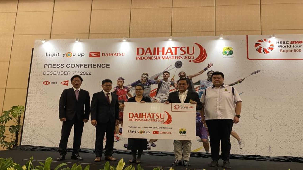 Ketua Panitia Pelaksana Indonesia Masters 2023 Armand Darmadji (kanan) dalam jumpa pers persiapan Indonesia Masters 2023 di Jakarta, Rabu (7/12/2022). ANTARA/Shofi Ayudiana