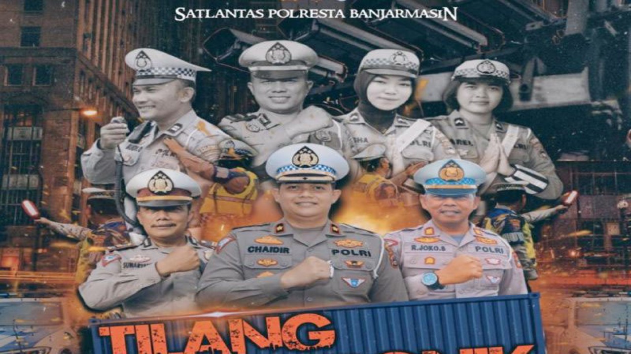 Poster penerapan tilang elektronik oleh Satuan Lalu Lintas Polresta Banjarmasin. ANTARA/Firman
